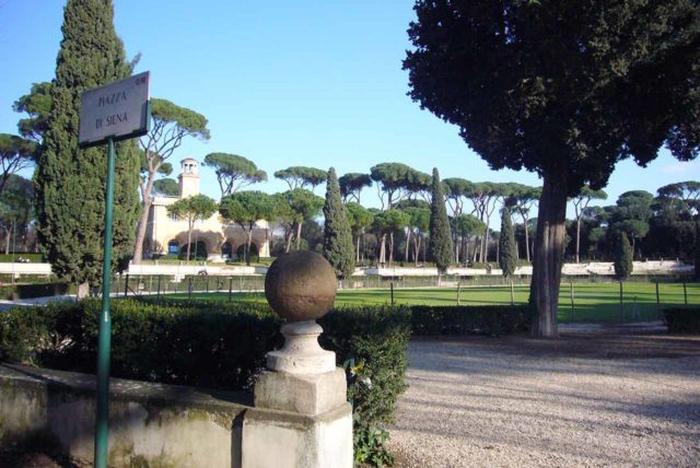 Parc Villa Borghese Rome Piazza di Sienna.jpg