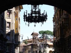 Visite de l’insolite Quartiere Coppedè à Rome Quartiere Coppede Rome Chandelier
