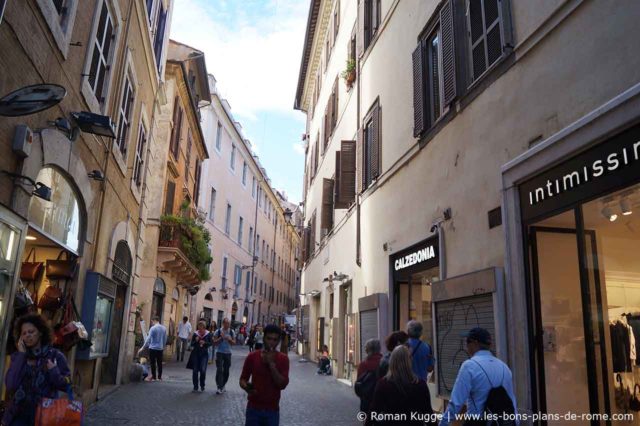 Rue commerçante Via del Giubbonari