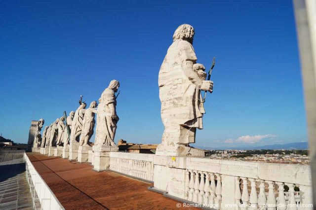 Statues Saints Toits du Vatican