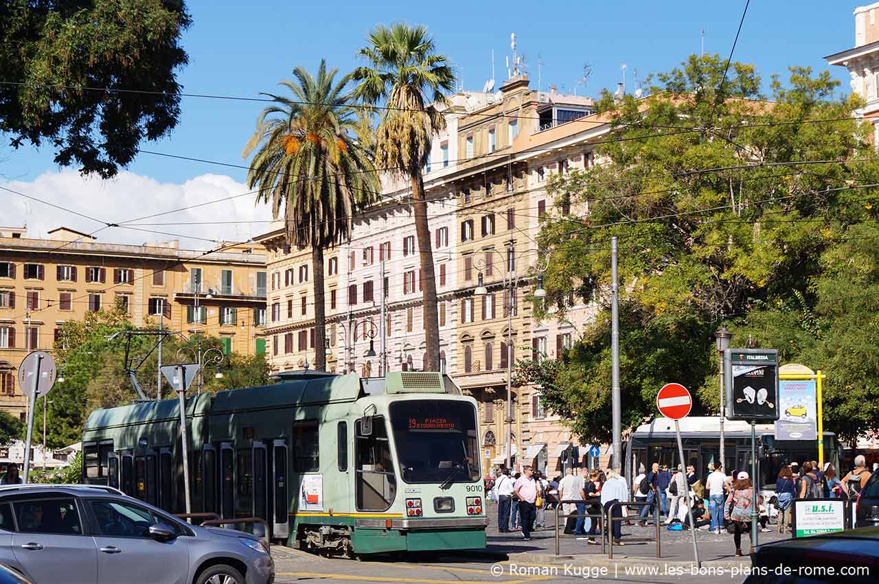 Tram tramway à Rome