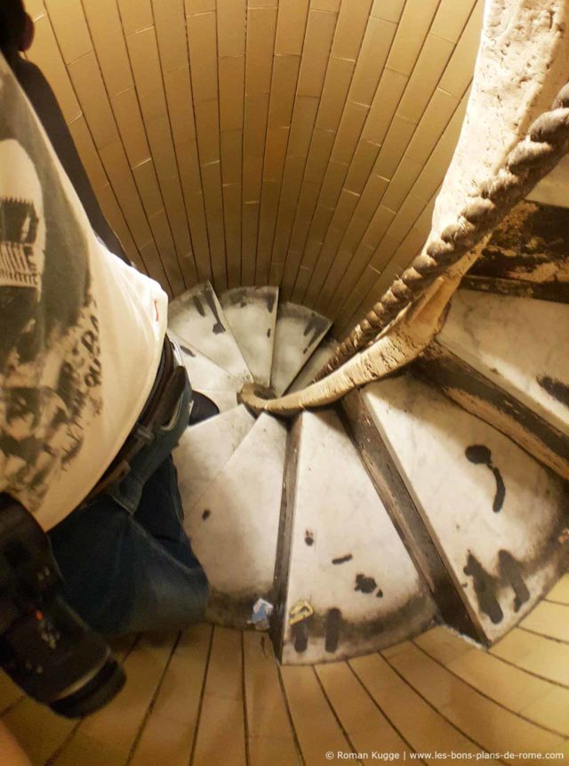 escalier étroit corde coupole Basilique Saint-Pierre