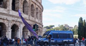 Pickpockets à Rome : Comment les reconnaître ? 10 conseils ! Police pickpockets Colisée