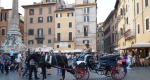 Pièges à touristes et arnaques à Rome : Le guide de survie ! Visite de Rome en calèche