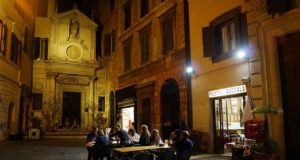 Manger un filetti di baccalà à Rome dans le resto culte «Dar Filettaro» Dar Filetarro Filetti di Baccala Rome