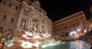 La fontaine de Trevi à Rome : ses pièces de monnaie et ses pickpockets Fontaine de Trevi à Rome