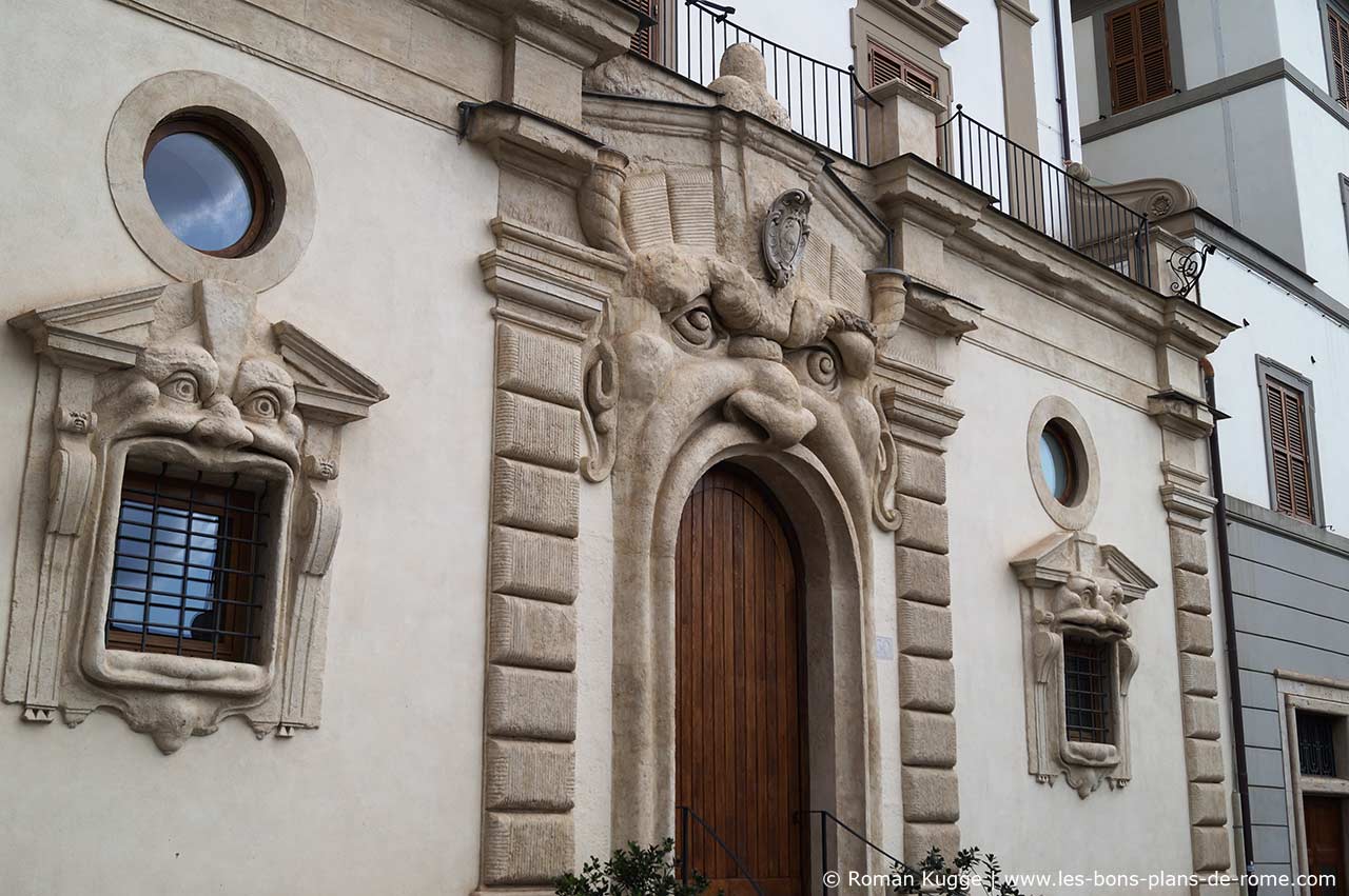 Maison Monstres Rome Palais Zuccari