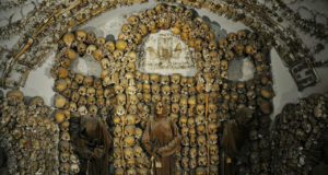La mystérieuse crypte des Capucins et ses ossements à Rome ! Crypte des Capucins Rome Os Ossements