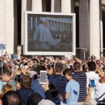 Écran place Saint-Pierre audiences papales