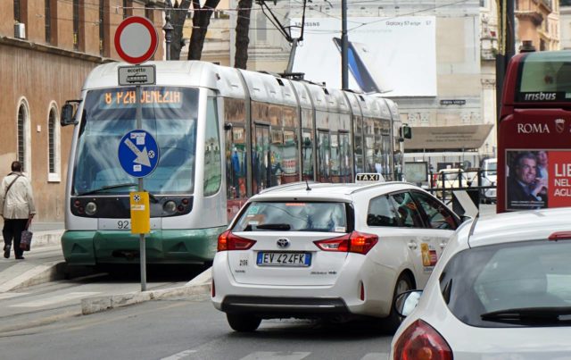 Tram et taxi à Rome